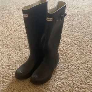 Black hunter boots